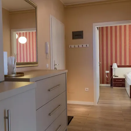 Lara Apartment B18